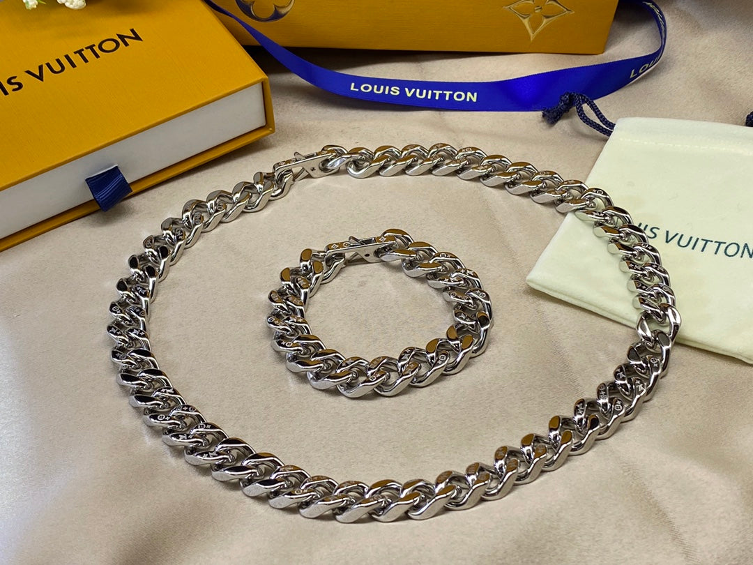 New Arrival LV Necklaces 094
