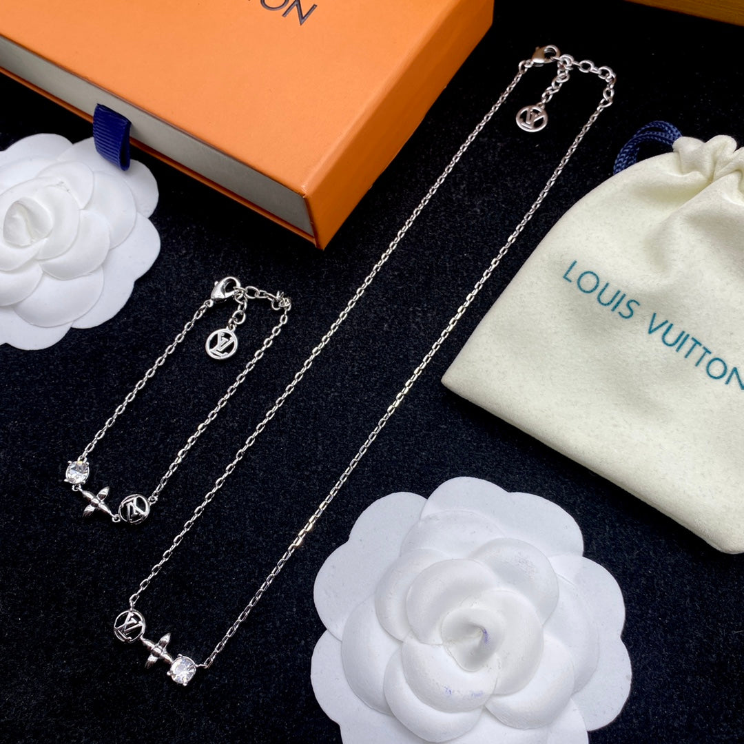 Combo New Arrival LV Necklaces 106