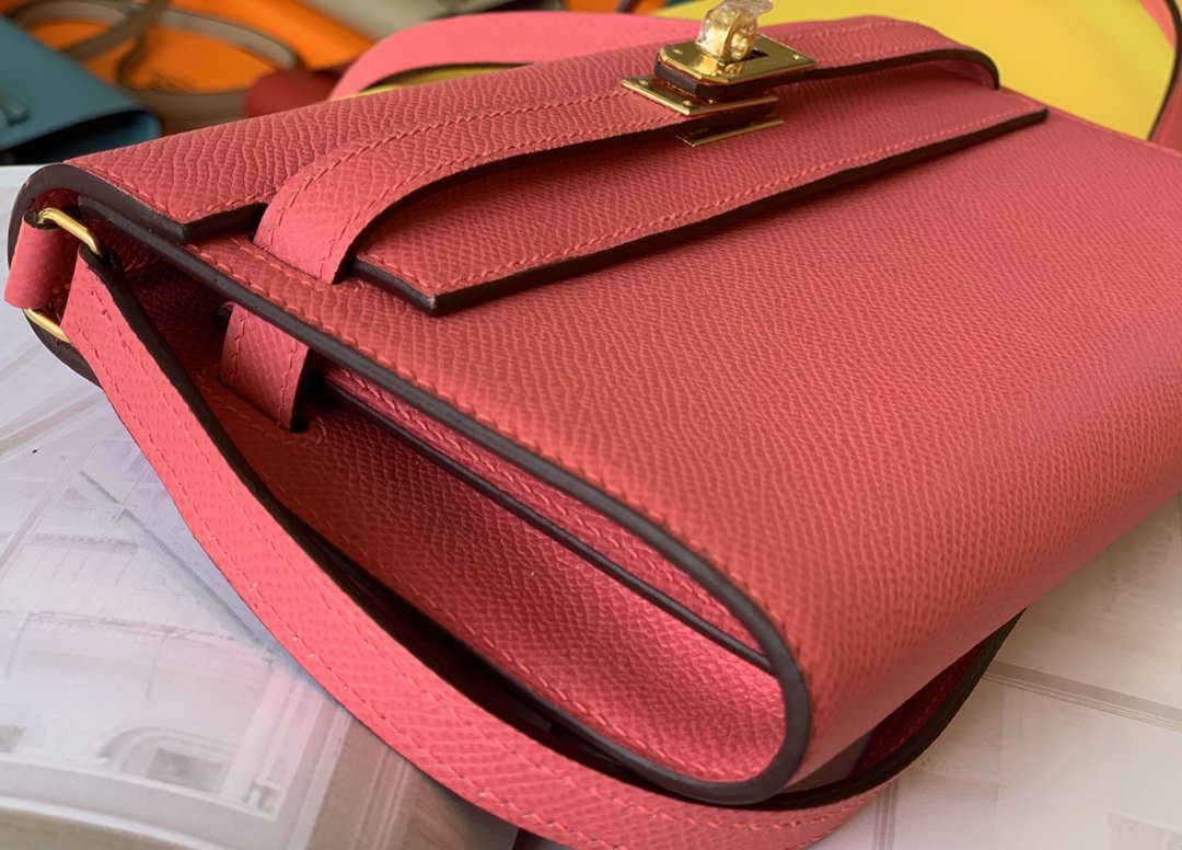 HM Kelly Classique To Go Wallet 21cm/8.3in Gold Toned Hardware For Women Pink