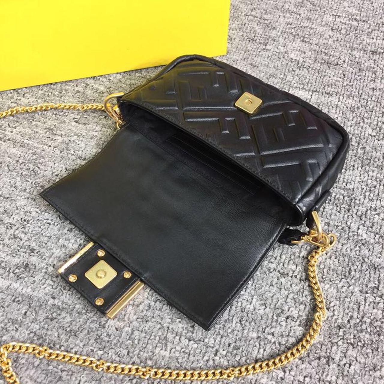 FI Baguette Nappa Black For Women, Women’s Handbags, Shoulder And Crossbody Bags 7.4in/19cm FF 8BS017A72VF15ZW