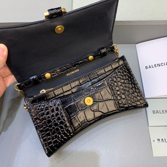 Balen Hourglass Wallet On Chain in Black, For Women, Bags 7.6in/19cm 6560501LRGM1000
