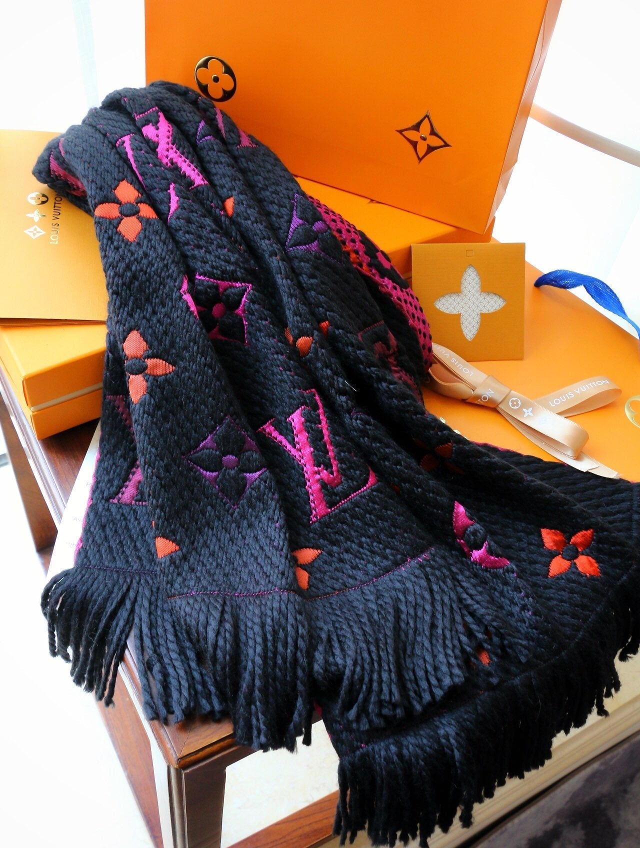 High Quality LUV  Scarf 001