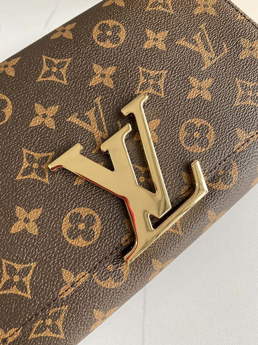 BL - High Quality Wallet LUV 056
