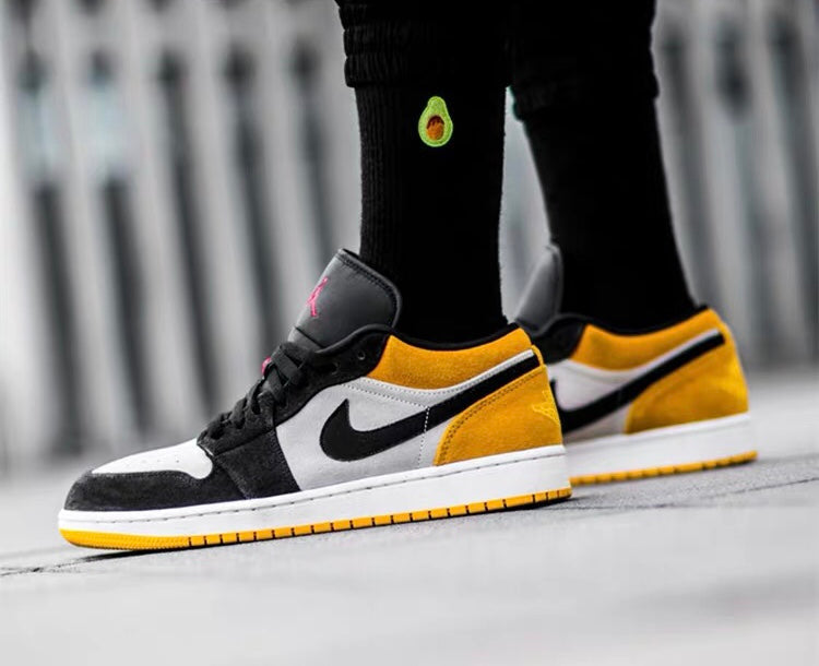 BL - AJ1 black and yellow toes