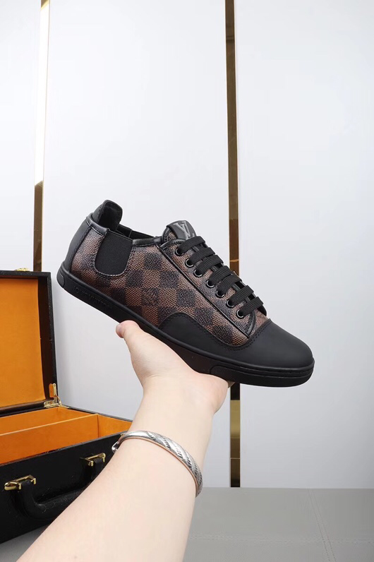 BL - High Quality Luv Sneaker 054