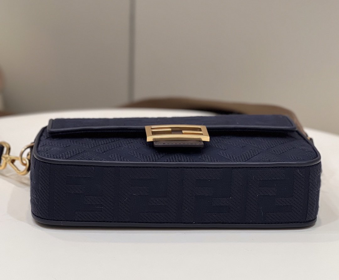 FI Baguette Dark Blue For Women, Women’s Handbags, Shoulder And Crossbody Bags, 10.6in/27cm FF 8BR600AC9OF19PO