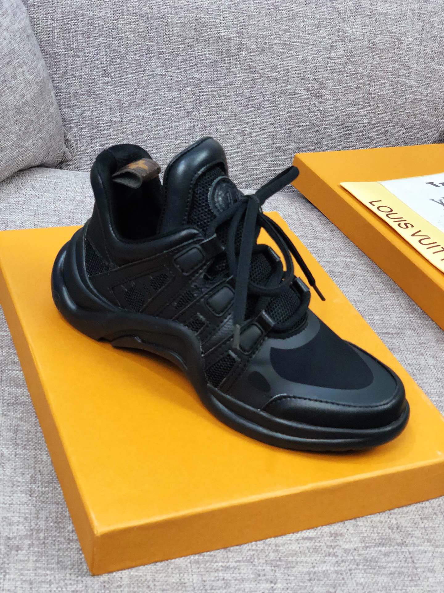 BL - LUV Archlight Full Black Sneaker