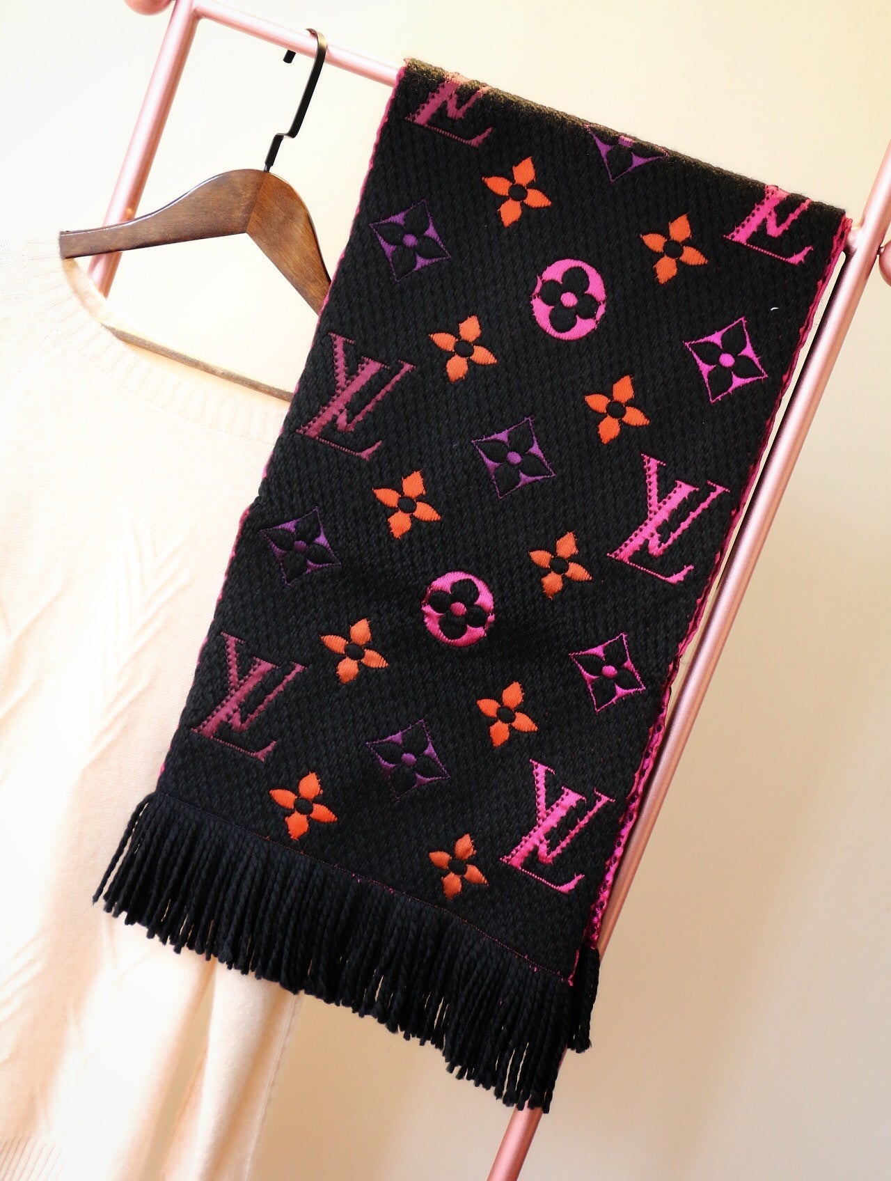 High Quality LUV  Scarf 001