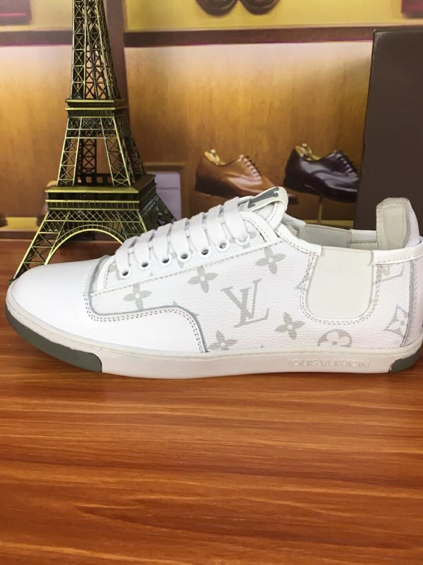 BL - High Quality Luv Sneaker 046