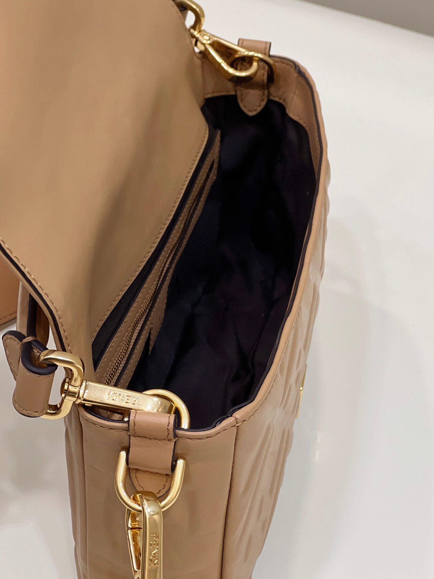 FI Baguette Brown For Women, Women’s Handbags, Shoulder And Crossbody Bags 10.6in/27cm FF 8BR600