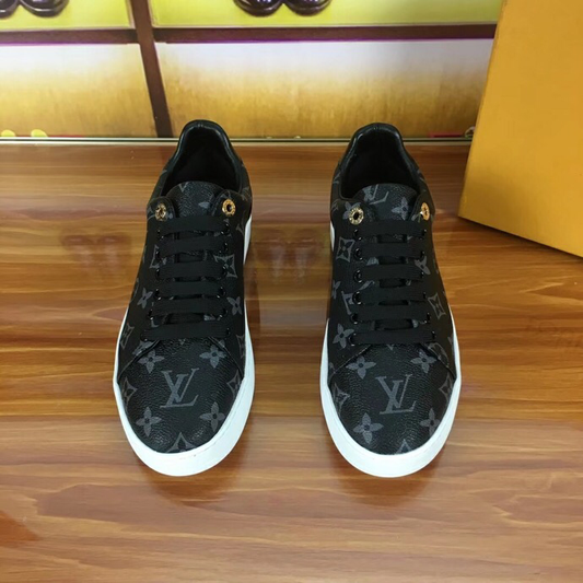 BL - High Quality Luv Sneaker 047