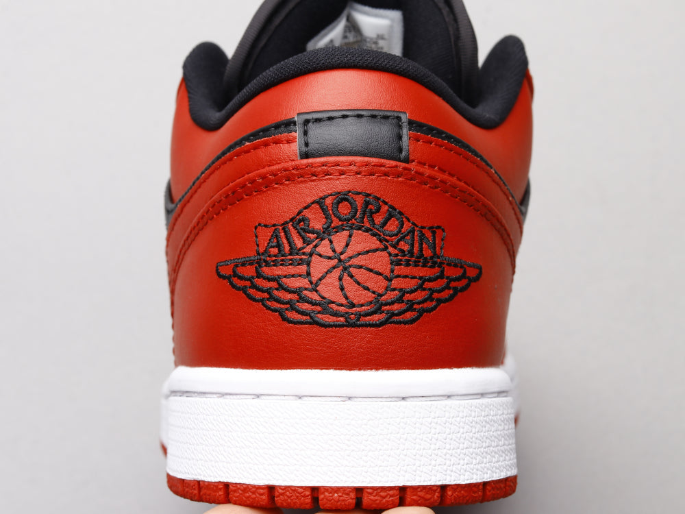 BL - AJ1 Reverse black and red forbidden to wear