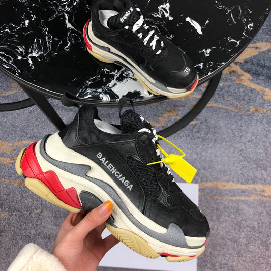 BL - High Quality Bla Sneaker 085
