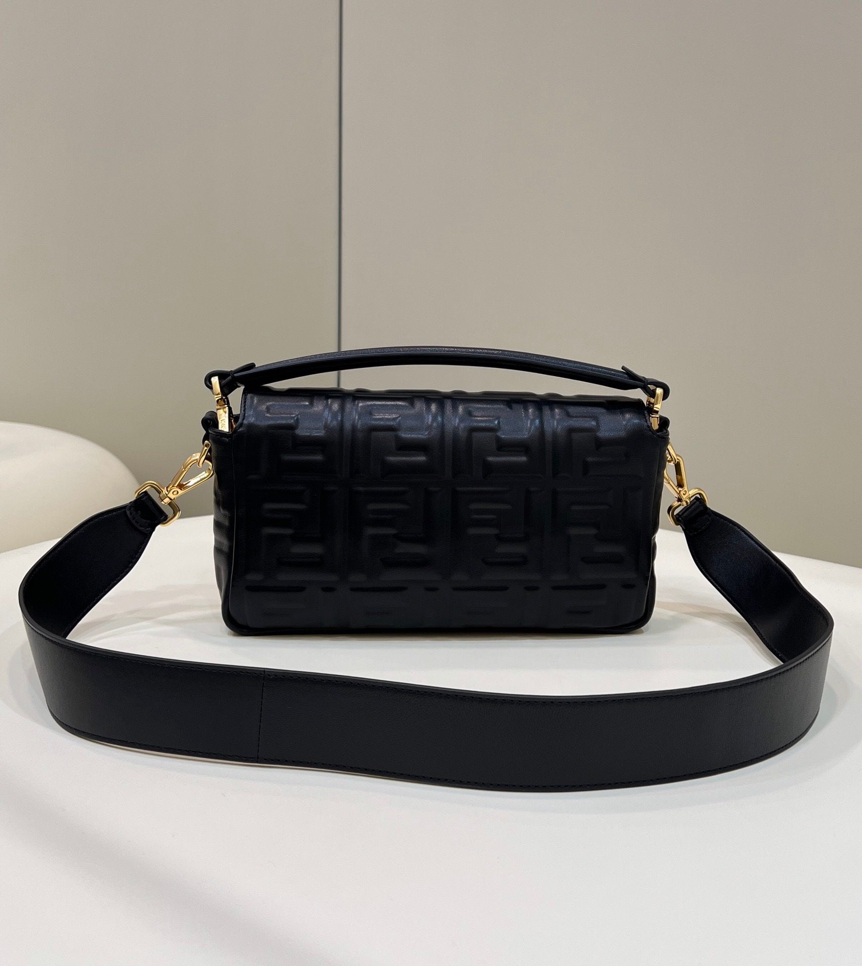 FI Baguette Black For Women, Women’s Handbags, Shoulder And Crossbody Bags 10.6in/27cm FF 8BR600A72VF15ZW