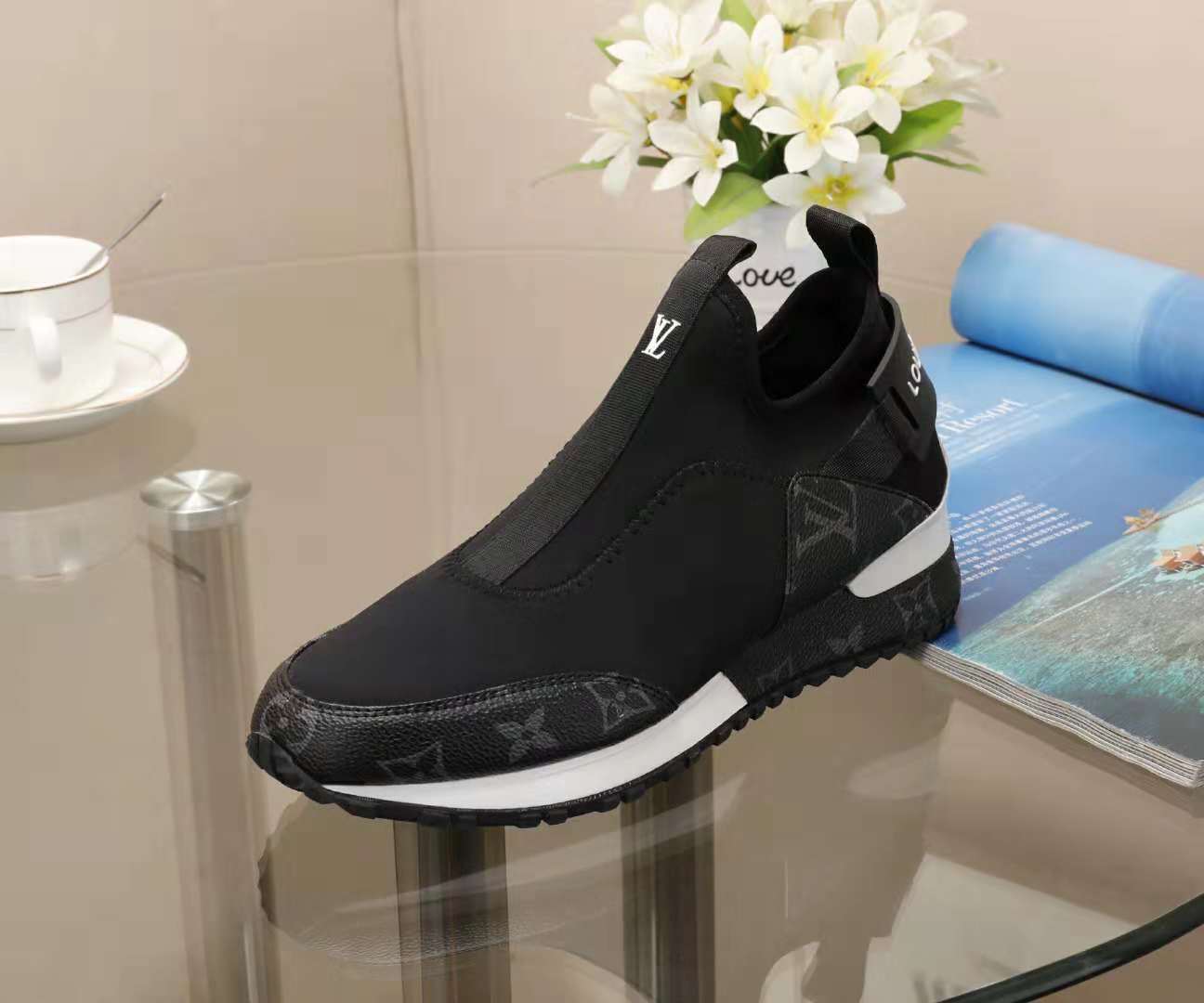 BL - High Quality Luv Sneaker 076