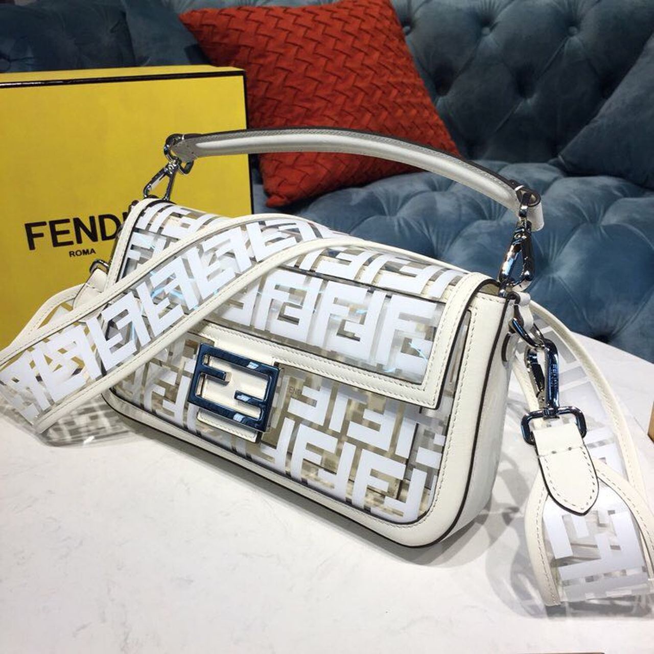FI Baguette Nappa White For Women, Women’s Handbags, Shoulder And Crossbody Bags 10.6in/27cm FF 8BR600A72VF15AO