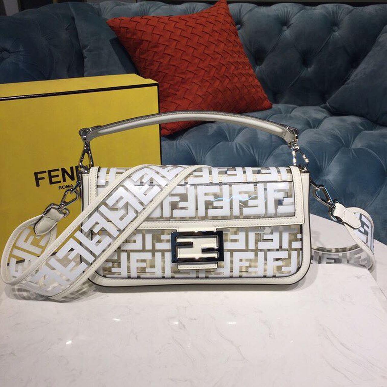 FI Baguette Nappa White For Women, Women’s Handbags, Shoulder And Crossbody Bags 10.6in/27cm FF 8BR600A72VF15AO