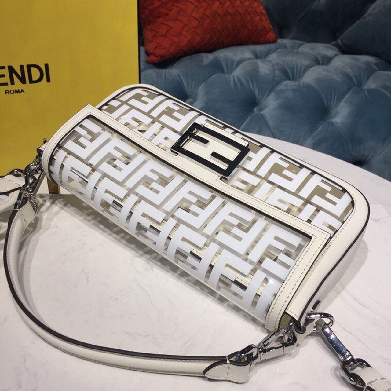 FI Baguette Nappa White For Women, Women’s Handbags, Shoulder And Crossbody Bags 10.6in/27cm FF 8BR600A72VF15AO