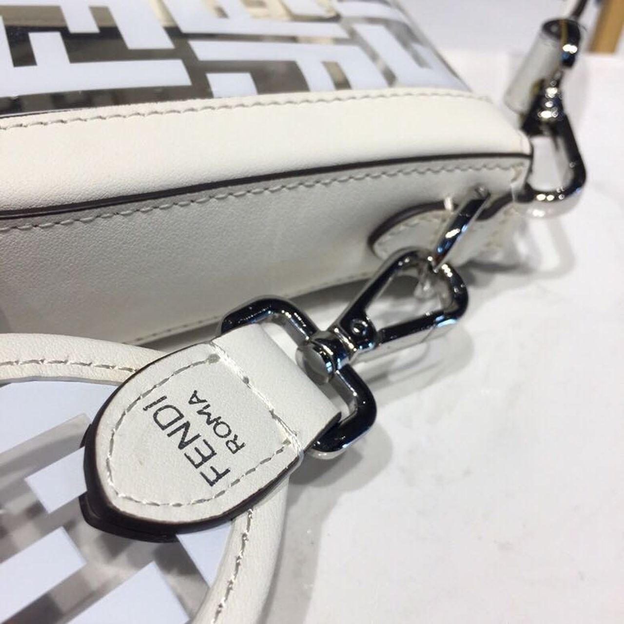 FI Baguette Nappa White For Women, Women’s Handbags, Shoulder And Crossbody Bags 10.6in/27cm FF 8BR600A72VF15AO