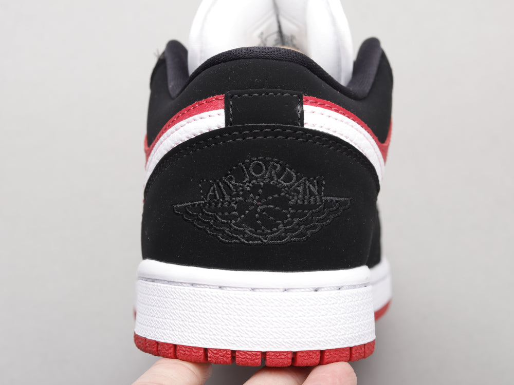 BL - AJ1 Chicago black and white red