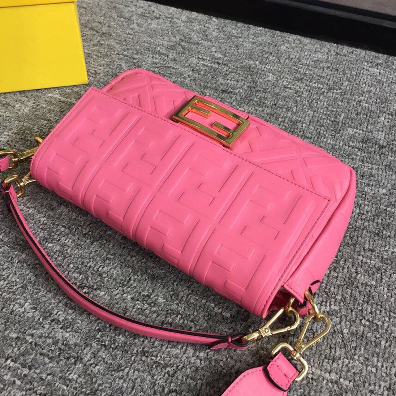 FI Baguette Nappa Pink For Women, Women’s Handbags, Shoulder And Crossbody Bags 10.6in/27cm FF 8BR600