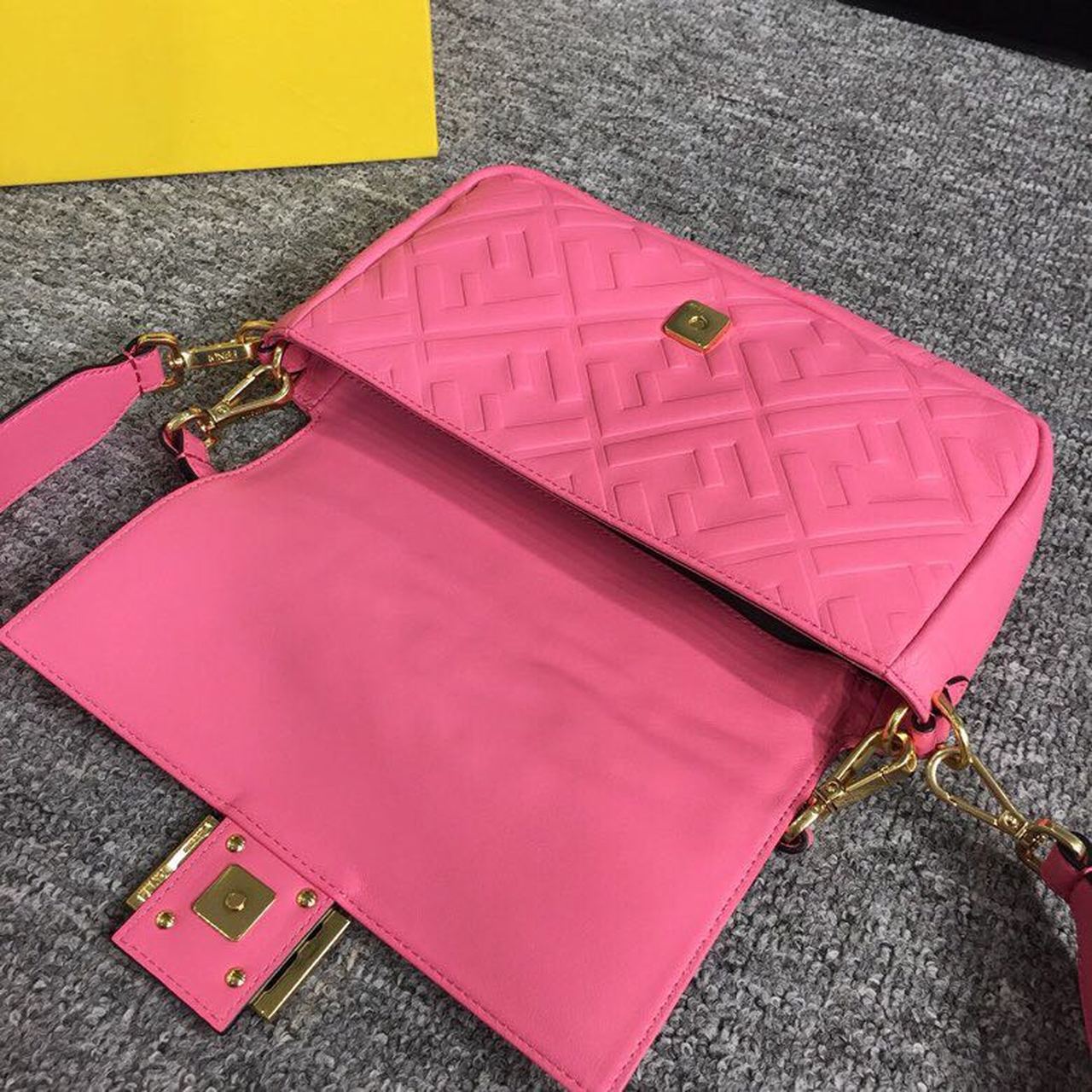 FI Baguette Nappa Pink For Women, Women’s Handbags, Shoulder And Crossbody Bags 10.6in/27cm FF 8BR600