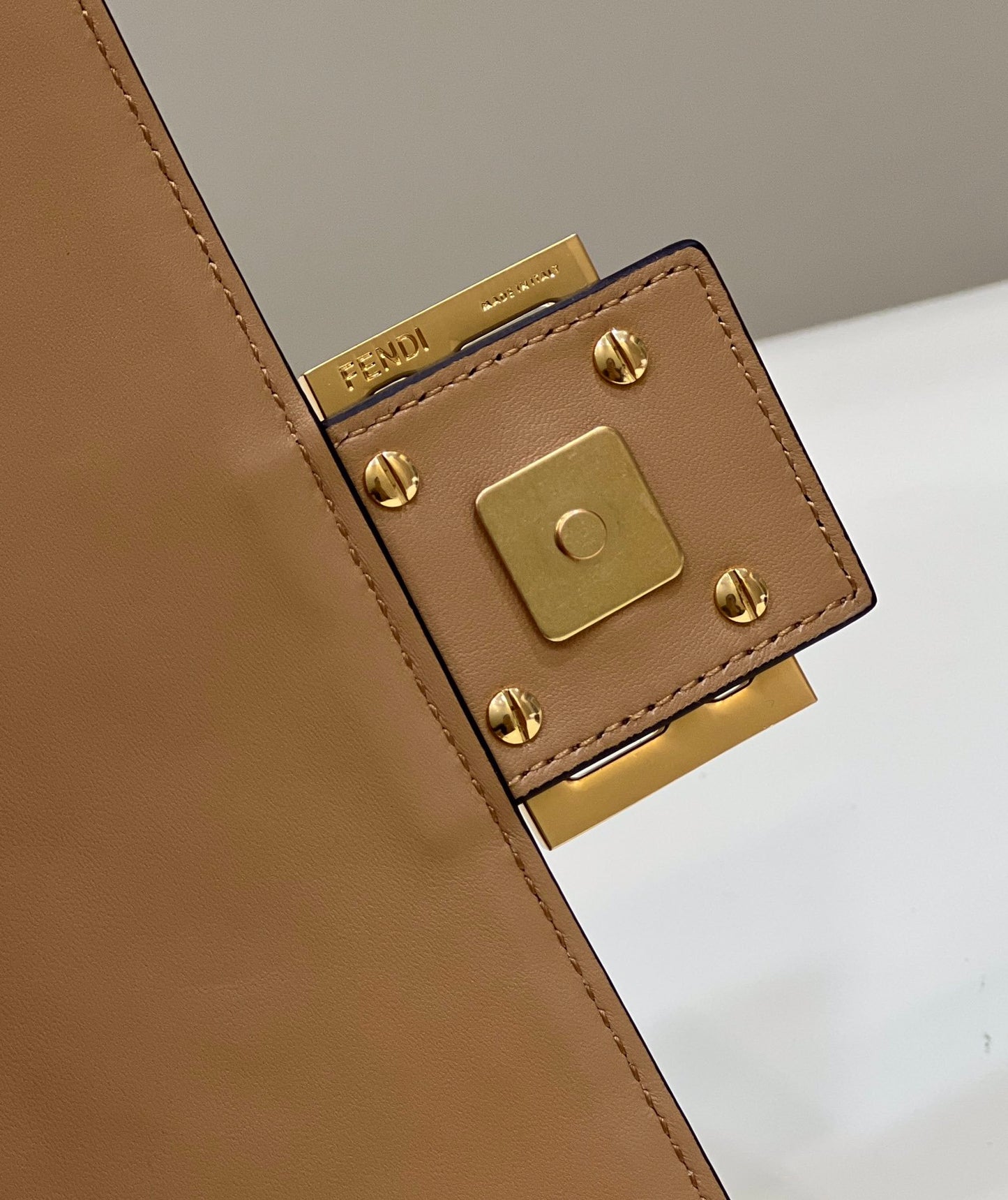 FI Baguette Brown For Women, Women’s Handbags, Shoulder And Crossbody Bags 10.6in/27cm FF 8BR600