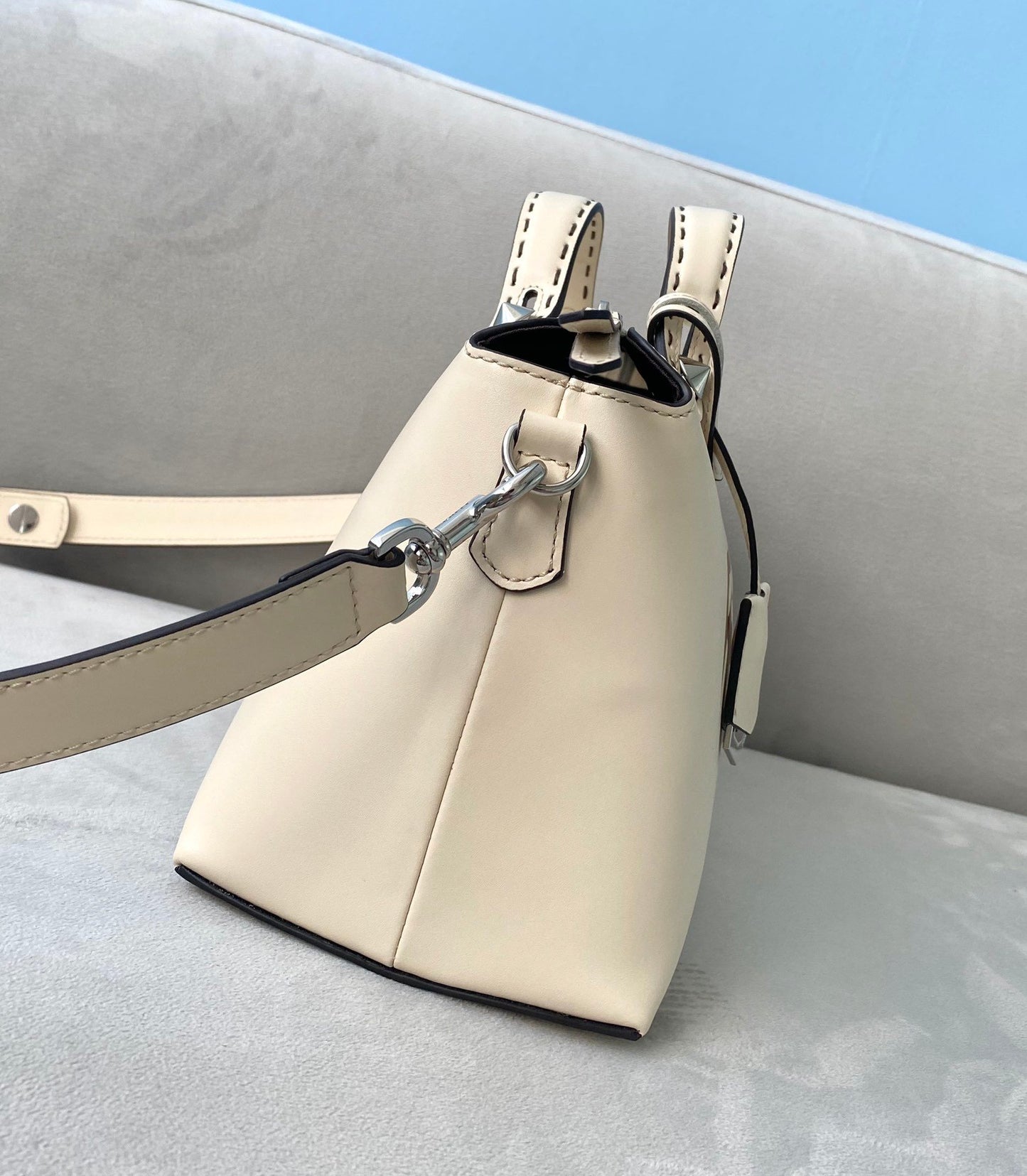 By The Way Medium White For Women, Women’s Handbags, Shoulder And Crossbody Bags 10.6in/27cm FF 8BL146