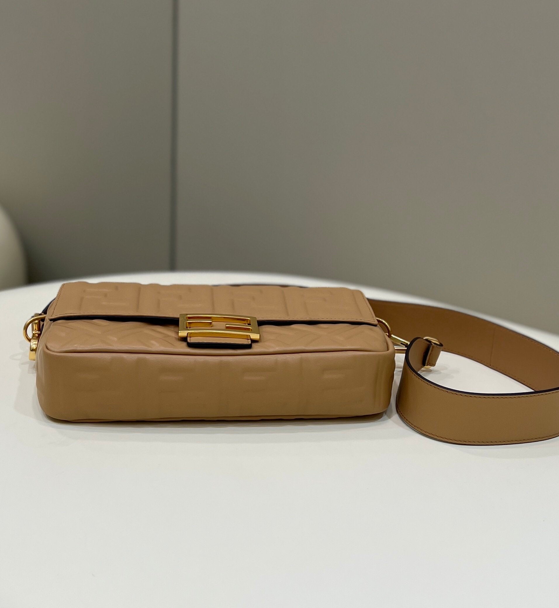FI Baguette Brown For Women, Women’s Handbags, Shoulder And Crossbody Bags 10.6in/27cm FF 8BR600