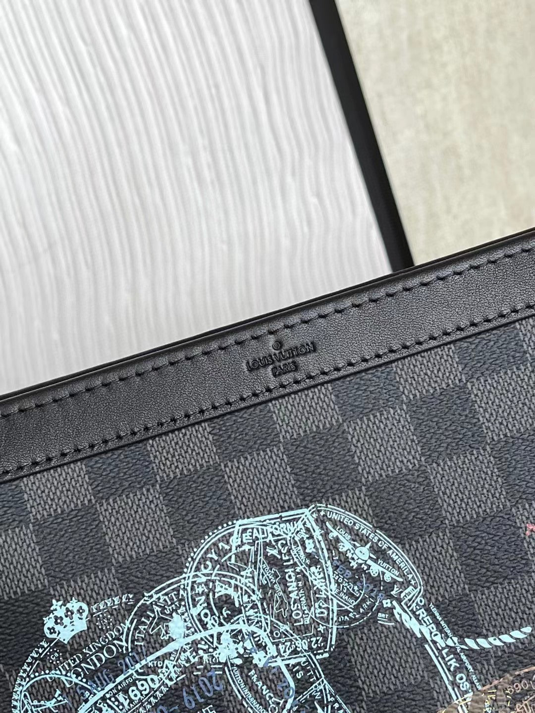 LV Gaston Wearable Wallet Damier Graphite For Men, Bags, Shoulder And Crossbody Bags 8.7in/22cm LV N64608