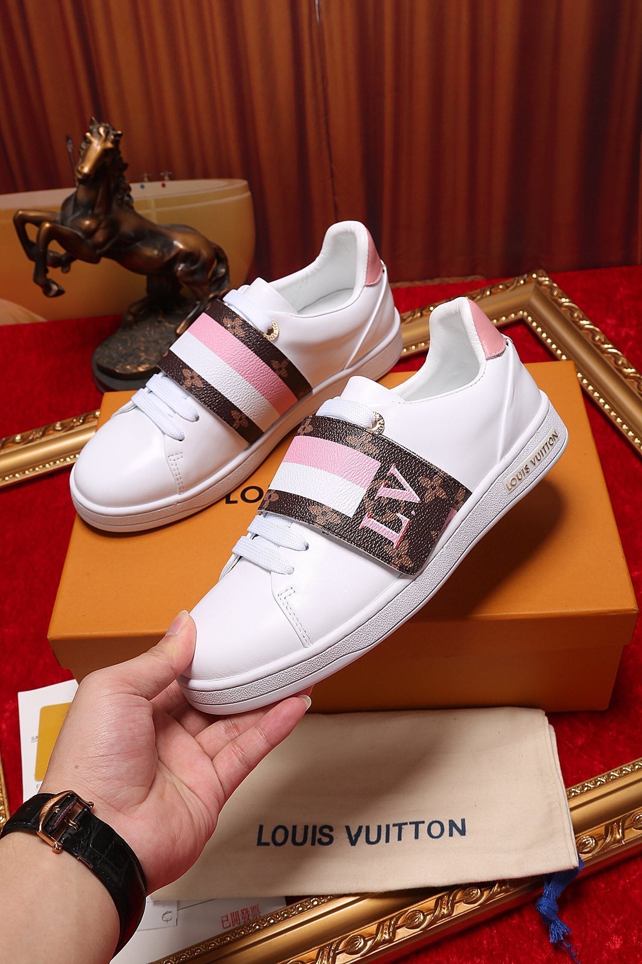 BL - LUV Font Row Pink Sneaker