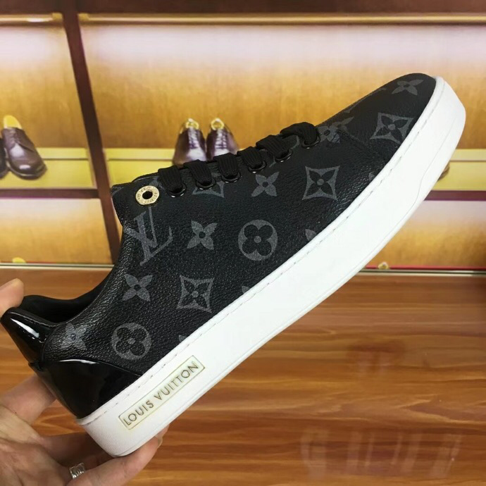 BL - High Quality Luv Sneaker 047