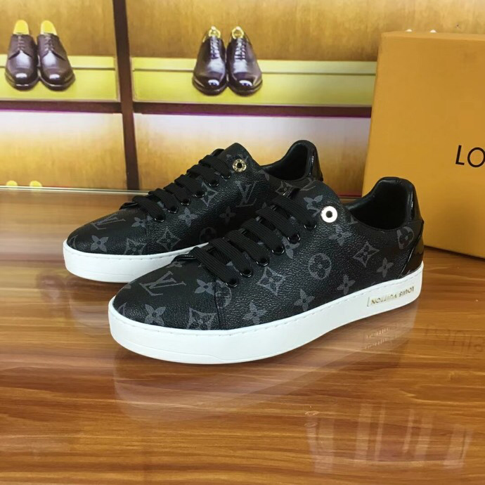 BL - High Quality Luv Sneaker 047