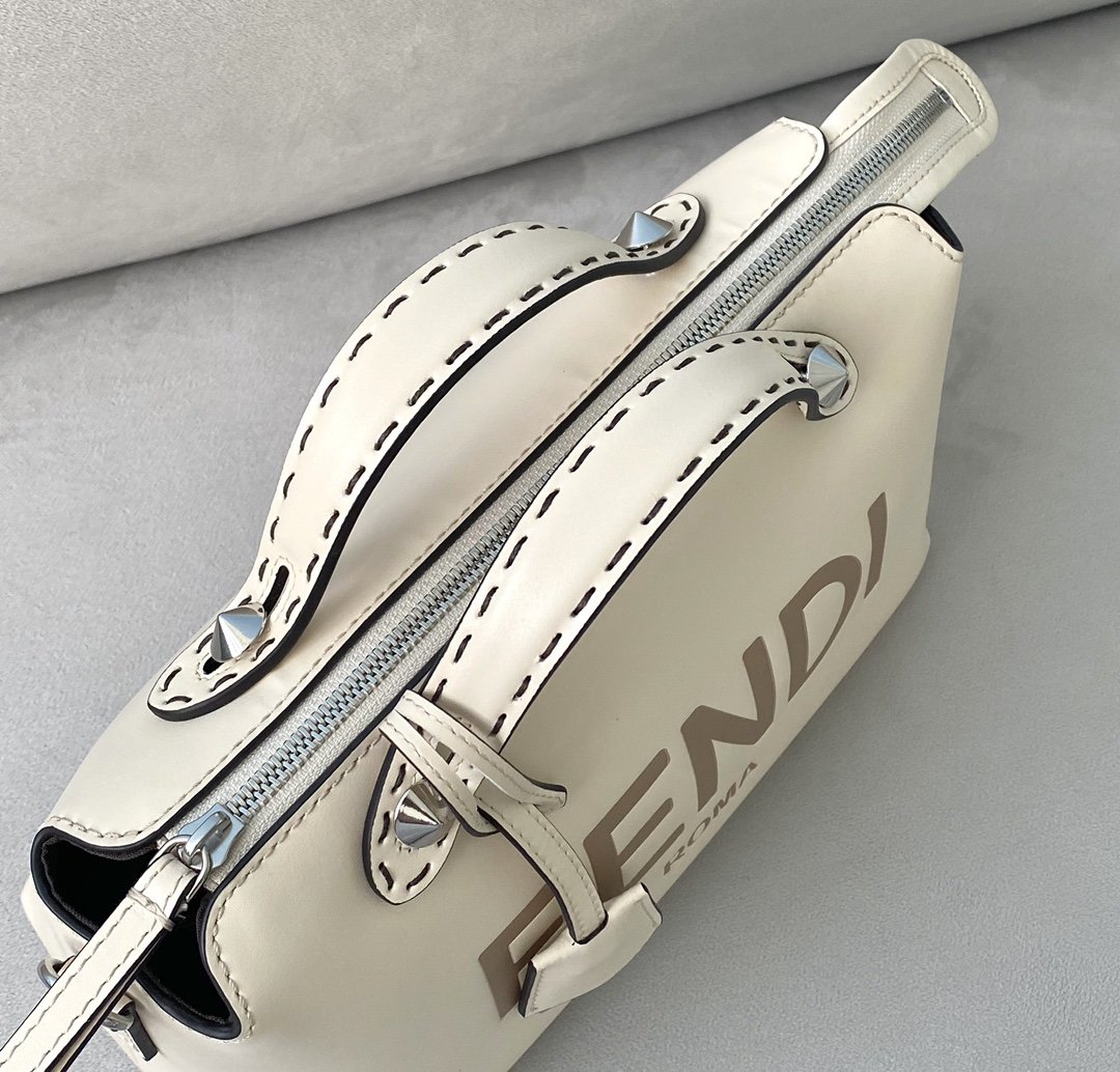 By The Way Medium White For Women, Women’s Handbags, Shoulder And Crossbody Bags 10.6in/27cm FF 8BL146