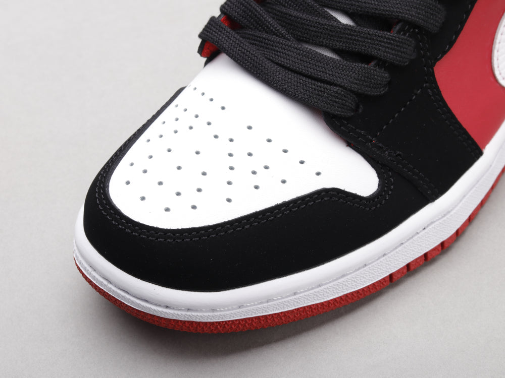 BL - AJ1 Chicago black and white red