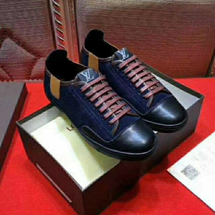 BL - High Quality Luv Sneaker 067